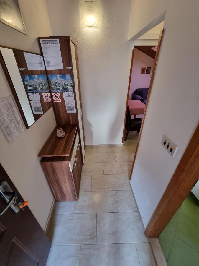 Apartments Banic Postira Bagian luar foto