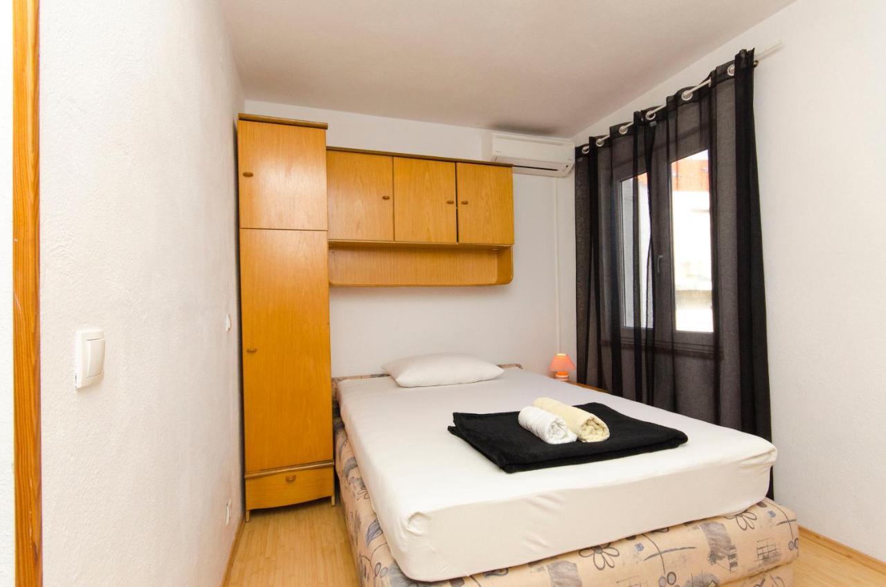 Apartments Banic Postira Bagian luar foto