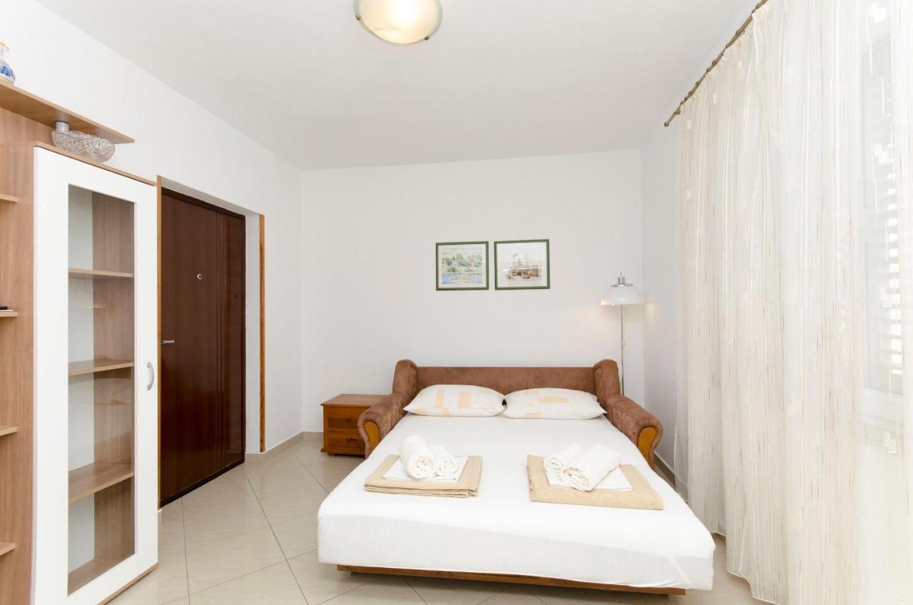 Apartments Banic Postira Bagian luar foto
