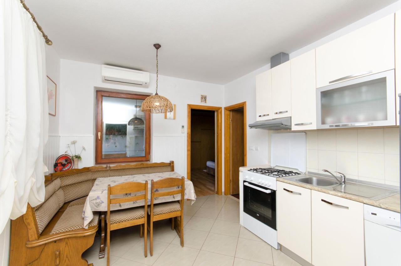 Apartments Banic Postira Bagian luar foto