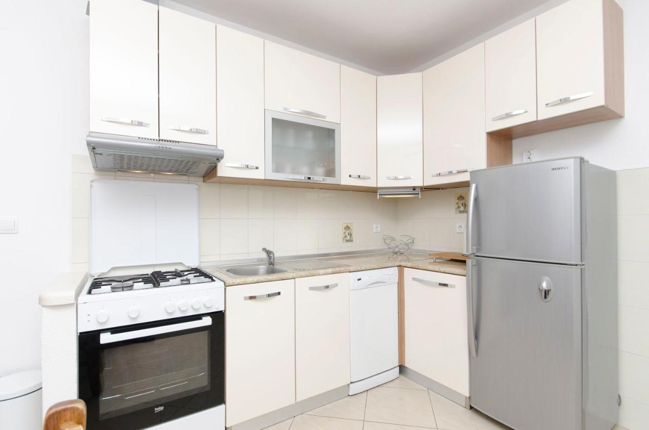 Apartments Banic Postira Bagian luar foto