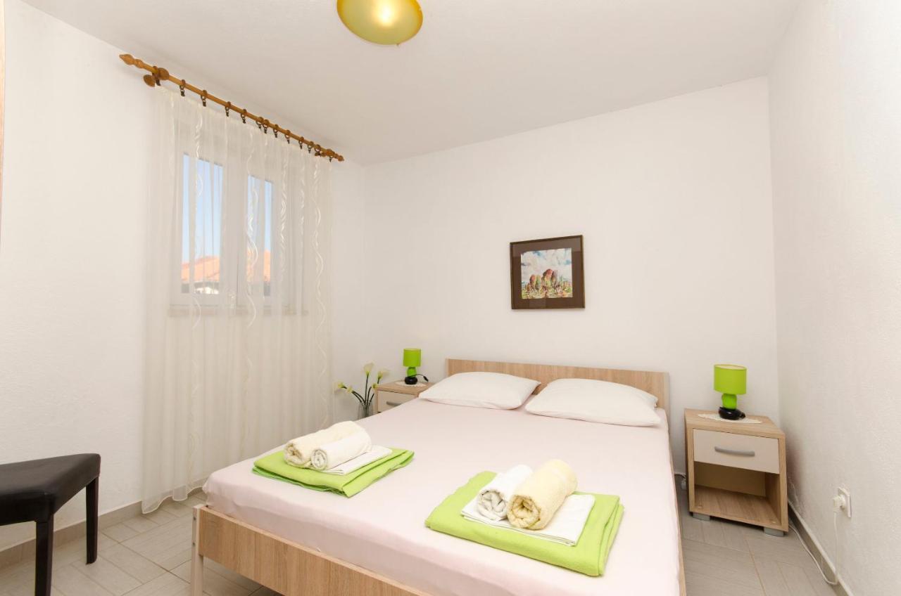 Apartments Banic Postira Bagian luar foto