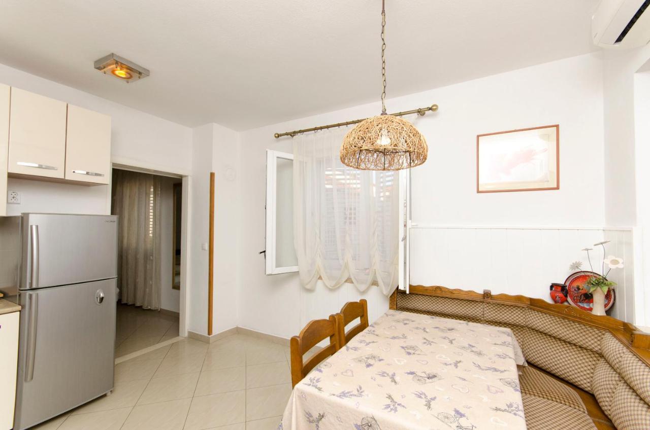 Apartments Banic Postira Bagian luar foto